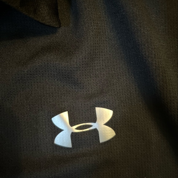 Under Armour Mens Compression Shirt Size M. Fits like a small. NWT - Picture 3 of 5
